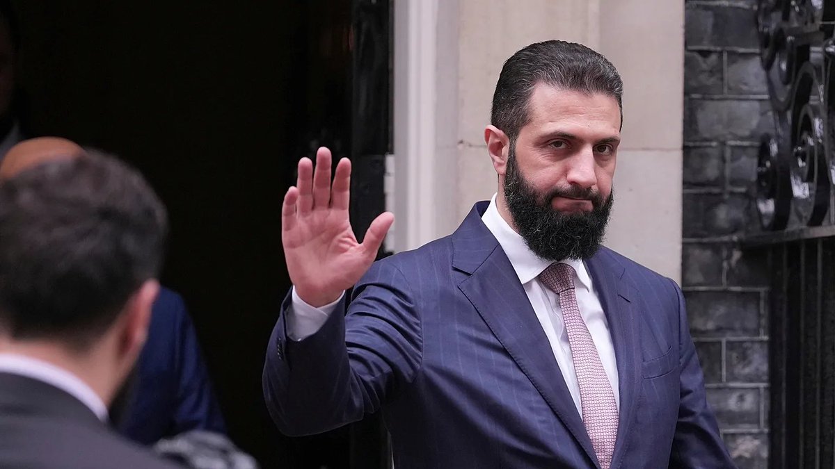 KanaaMaged's tweet photo. السيد الرئيس أحمد الشرع للجزيرة:

📍لا نعتزم القيام بأي تدخل عسكري في لبنان

📍الحل في لبنان ليس بالضرورة أمنيا ونعمل على مقاربة شاملة للأزمة
#أحمد_الشرع #لبنان #حزب_الله #سوريا_الجديدة #سورية https://t.co/18t6UOLAGS