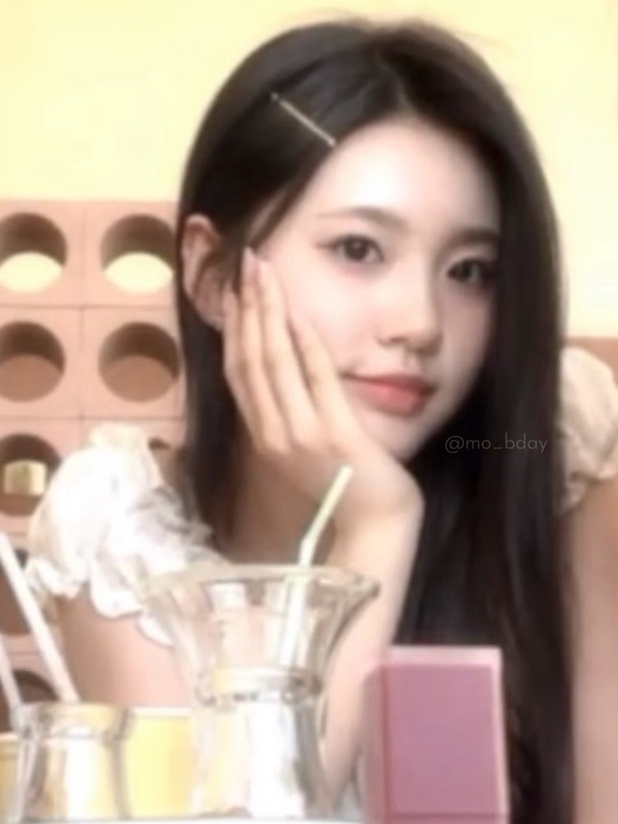 mo_bday's tweet photo. 초록이 과사 제보받았어요! #OURBIRTHDAY #아워벌스데이 #국초록 https://t.co/8RRc50wJS3