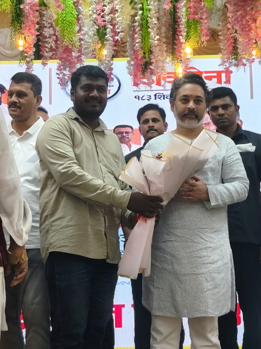 meNeeleshNRane's tweet photo. आज मुंबई, काळाचौकी येथे शिवसेना शिवडी विधानसभा महिला विभाग प्रमुख सौ. रेश्मा सकपाळ गावंकर यांच्या माध्यमातून आयोजित करण्यात आलेल्या भव्य रक्तदान शिबिराला उपस्थित राहून सर्व रक्तदात्यांना शुभेच्छा दिल्या.

रक्तदान हेच श्रेष्ठ दान! समाजसेवेच्या या पवित्र कार्यात सहभागी झालेल्या सर्व रक्तदात्यांचे मनःपूर्वक अभिनंदन व त्यांच्या उदात्त योगदानाबद्दल हार्दिक आभार 🚩