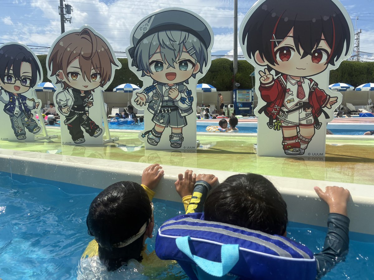 punta_1920's tweet photo. 長男次男がハマってるカラピコラボのために急遽ひらパーへ🍑
行くか悩んだけど2人ずっとめちゃハマってるし、今が1番喜びそうと思って決行🤣

結果2人とも大興奮でよかったw
私もようやく今日名前覚えたよ😇去年もっと曲かかってた記憶だけど、今年は二曲だけだったな👀 https://t.co/68EXiDZUfO