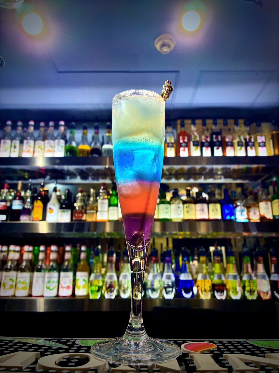 bar_Alstromeria's tweet photo. ROF-MAO (にじさんじ)

お客様のリクエストで作成🍸

皆様の色彩を4層に✨

個性の強い味わいで層をつけ組み合わせることで皆様個々の魅力を表現✨

グラスの中で混ざり合う過程がまるで絆を育てていく過程にも通ずるような、皆様が共に過ごす時間の魅力も表現させていただきました🍸

#推しカクテル https://t.co/XnXMnJml3S