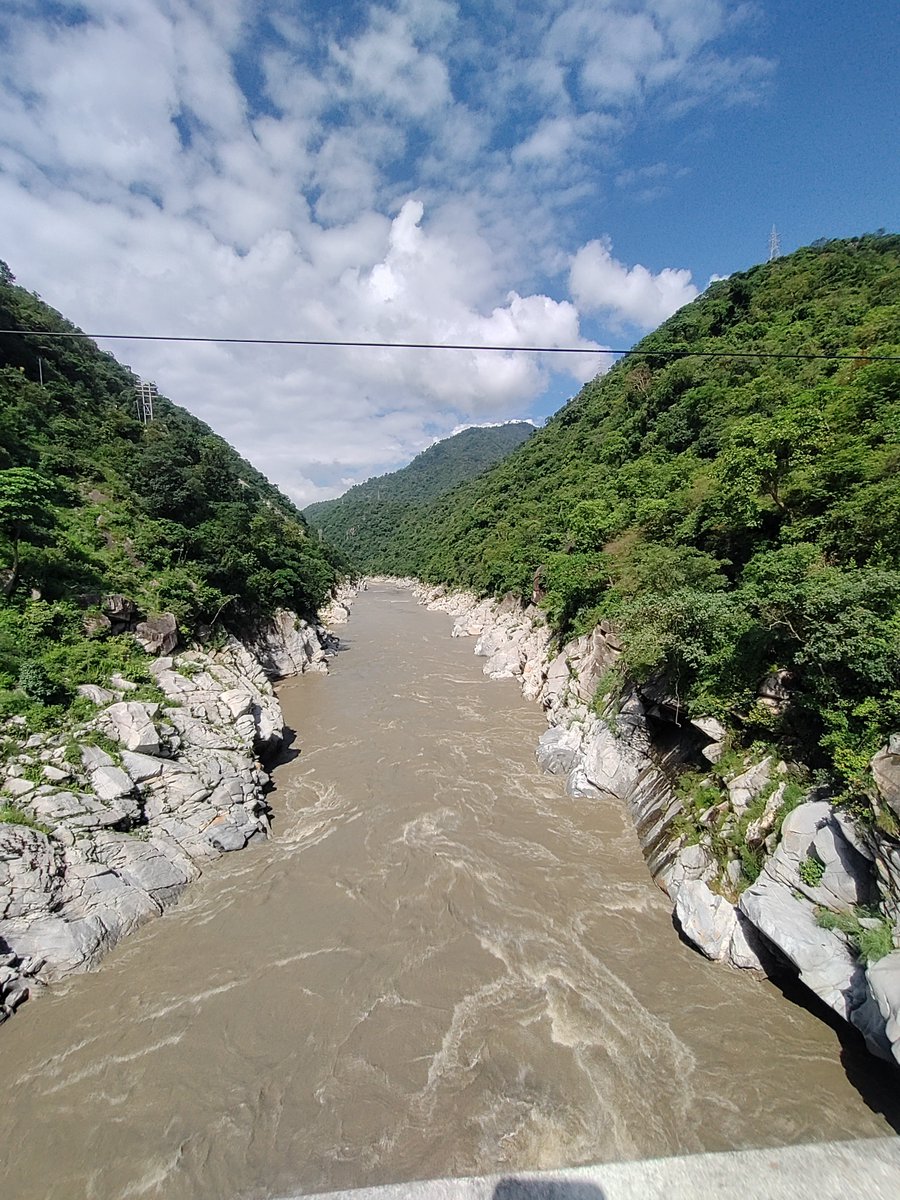 VaruNRoxy's tweet photo. #himachal #india #monsoon https://t.co/otFZEdDyll
