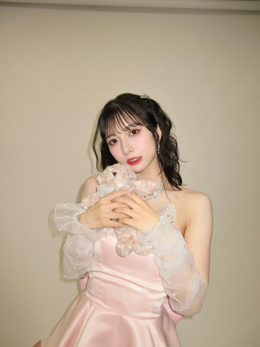 angel_raindrop's tweet photo. 【再掲】「バースデーイベントの配信が
7/29の22:00まで見られるよ🧸𓂃 𓈒𓏸◌
#ハロプロ #juicejuice #井上玲音 」
（Juice=Juice 井上玲音 公式Instagram）
メンバーカラーに溶け込んだような雰囲気 https://t.co/ehD0KgJ8C2