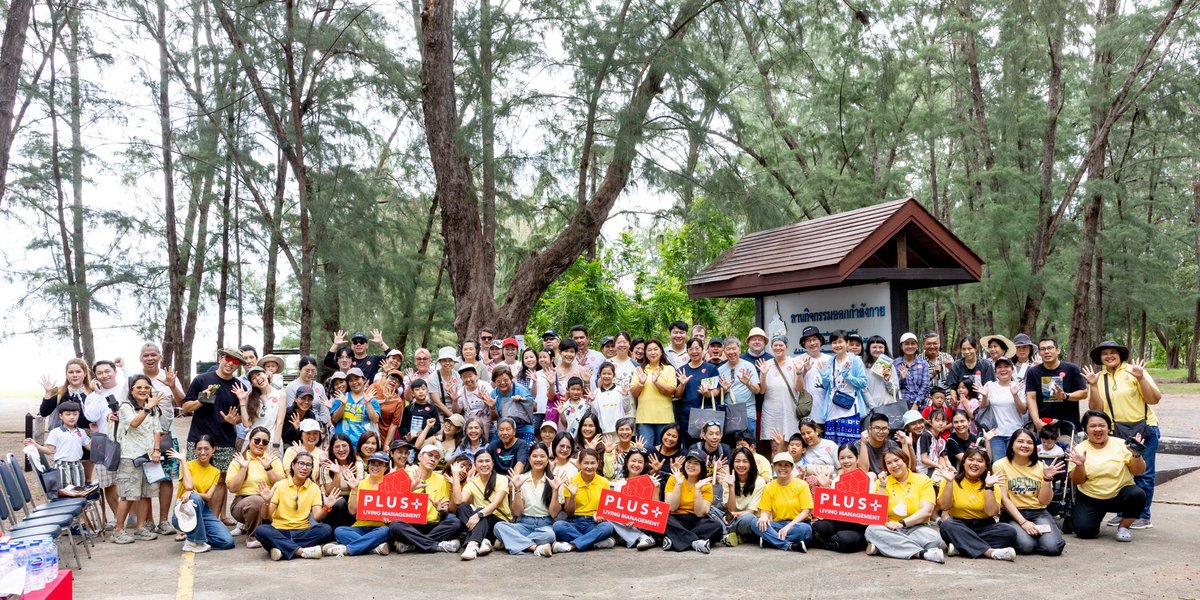 PlusPropertyTH's tweet photo. 🌿🦀 SEAcret Mission ปี 2 ปล่อยปู คืนชีวิตให้ทะเล ก้าวไปกับธรรมชาติ

📍 วนอุทยานปราณบุรี จ.ประจวบคีรีขันธ์
🗓️ 26 กรกฎาคม 2569

"ความยั่งยืน" ไม่ใช่เพียงแนวคิด แต่คือการลงมือทำร่วมกัน

พลัส พร็อพเพอร์ตี้ รู้สึกยินดีเป็นอย่างยิ่งที่ได้ต้อนรับลูกบ้านจาก กรุงเทพฯ หัวหิน และชะอำ กว่า 120 ท่าน ที่มาร่วมสร้างประสบการณ์แห่งการเรียนรู้และร่วมดูแลธรรมชาติไปด้วยกัน

กิจกรรมในปีนี้จัดขึ้น ตรงกับ "วันป่าชายเลนโลก" (World Mangrove Day) เพื่อร่วมตอกย้ำความสำคัญของการอนุรักษ์ระบบนิเวศป่าชายเลน ซึ่งเป็นแหล่งอนุบาลสัตว์น้ำ เป็นแนวป้องกันชายฝั่งตามธรรมชาติ และเป็นทรัพยากรอันล้ำค่าของประเทศไทย

ตลอดทั้งวัน ผู้เข้าร่วมกิจกรรมได้ร่วมกัน
🦀 ปล่อยปูม้า คืนชีวิตสู่ท้องทะเล
🌿 เดินศึกษาธรรมชาติบนเส้นทางป่าโกงกาง เรียนรู้ระบบนิเวศและความสำคัญของป่าชายเลน
🎯 สนุกกับกิจกรรม RC ตามหาคำตอบจากฐานการเรียนรู้ พร้อมลุ้นรับ รางวัลใหญ่ ที่พัก The Peri Hua Hin จำนวน 1 คืน

✨ พร้อมกันนี้ ผู้เข้าร่วมกิจกรรมยังได้ร่วมใจกันทำความดีเนื่องในโอกาสวันเฉลิมพระชนมพรรษา พระบาทสมเด็จพระเจ้าอยู่หัว ด้วยการร่วมอนุรักษ์ธรรมชาติและส่งคืนความอุดมสมบูรณ์ให้แก่ท้องทะเลไทย เพื่อสืบสานพระราชปณิธานในการดูแลรักษาทรัพยากรธรรมชาติอย่างยั่งยืน 💛🌿

รอยยิ้ม ความสุข และการได้เรียนรู้ร่วมกันในวันนี้ คืออีกหนึ่งก้าวสำคัญที่สะท้อนความมุ่งมั่นของ พลัส พร็อพเพอร์ตี้ ในการส่งเสริมการอยู่อาศัยที่ใส่ใจสิ่งแวดล้อม และขับเคลื่อนแนวคิด Sustainability ให้เกิดขึ้นจริงผ่านการมีส่วนร่วมของทุกคน

ทุกการลงมือทำในวันนี้ คือการส่งต่อธรรมชาติที่อุดมสมบูรณ์ให้คนรุ่นต่อไป

#PlusProperty #PlusLivingManagement #PLUSSEAcretMission2 #WorldMangroveDay #วันป่าชายเลนโลก #ทำความดีด้วยหัวใจ #BeautifulCommunity