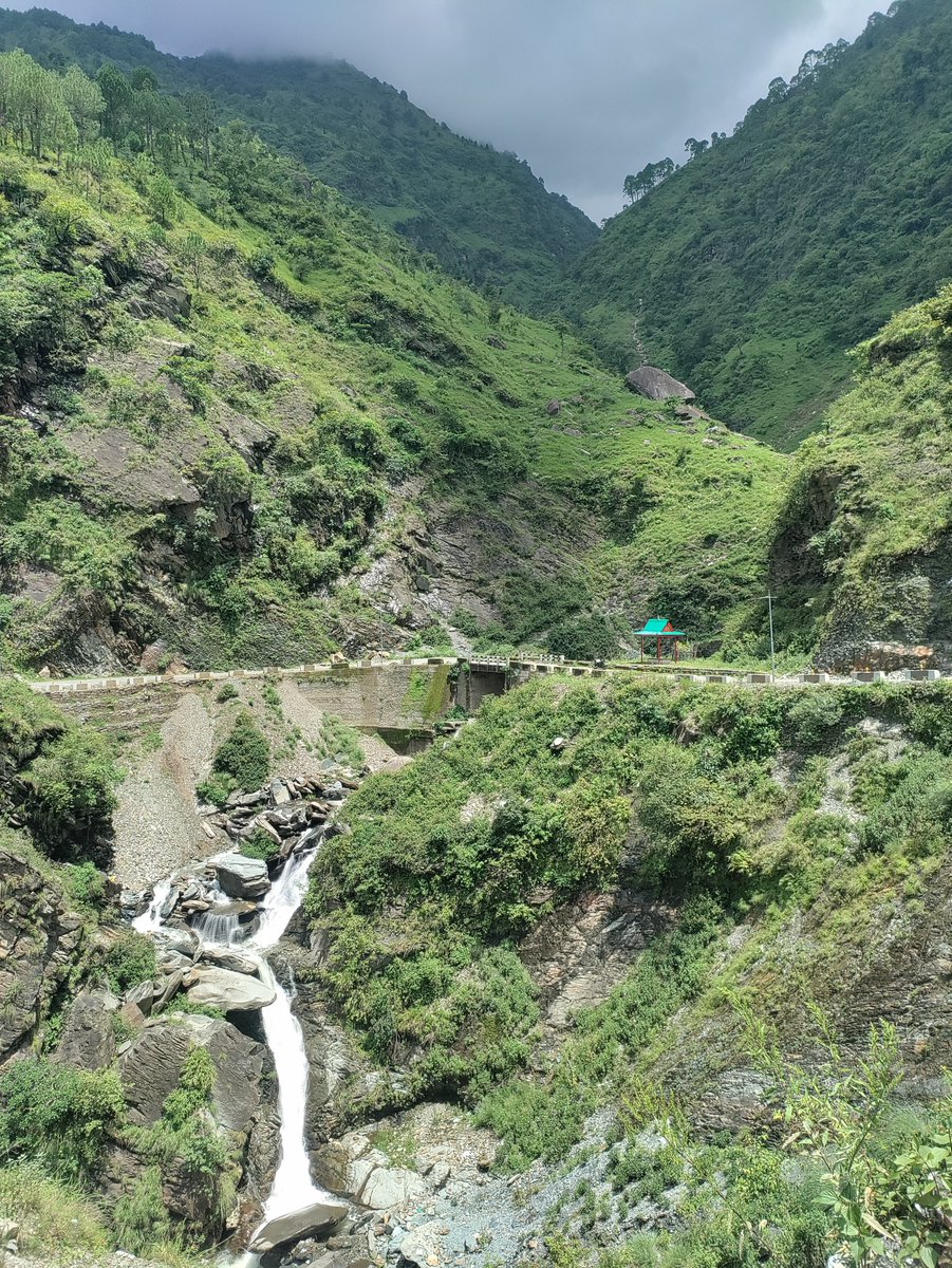 VaruNRoxy's tweet photo. #monsoon #himachal #viwe #gogreen https://t.co/gROq8dXJmS