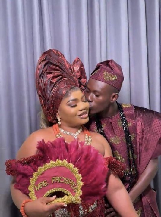 Alabereofweb3's tweet photo. Next semester course outline for Ghe Ghe university go be like;

-Marriage as a blessing 101.
-Why every successful man needs to settle down with a woman before age 40
-3 signs to know when you’re ready for marriage 
-2 properties of girl wey responsible man suppose marry 
😭😂😂 https://t.co/UBjhmuaiiA