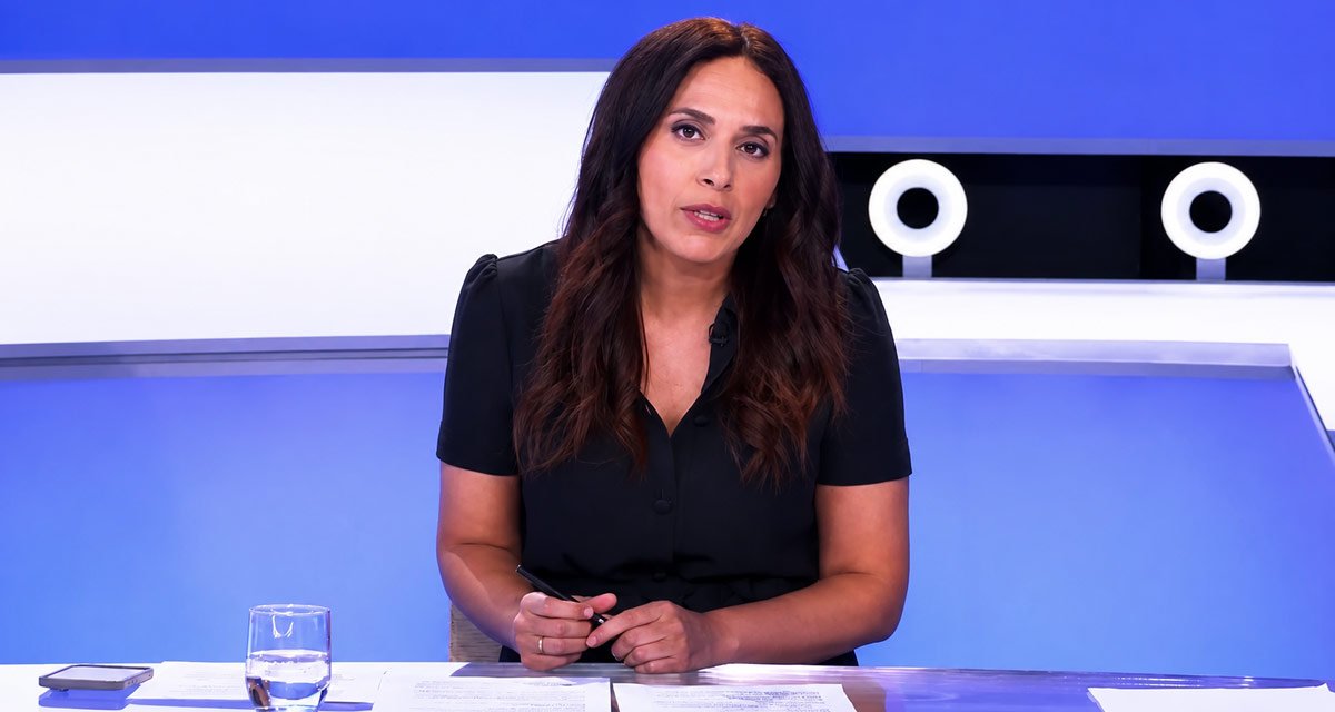 RomainActuTV's tweet photo. AUDIENCE - Hier, #CDansLair à rassemblé 854.000 téléspectateurs soit 9,6% du public devant #France5 ! @Cdanslair
⏪️ DERNIÈRE DIFFUSION : 633.000 téléspectateurs - 7,2%Pda
#Audiences #ActuTV #TV. https://t.co/9vMRKF7v1B