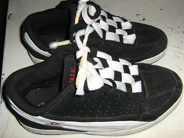 profshoelace's tweet photo. Today's pic from the archives was contributed by Brenda D. in Aug-2009. Black Airwalk sneakers laced with black & white “Checkerboard Lacing”.
#black #white #airwalkshoes #airwalk #shoes #sneakers #checkerboardlacing #checkerboard #checkered https://t.co/oLzKwoQyNz