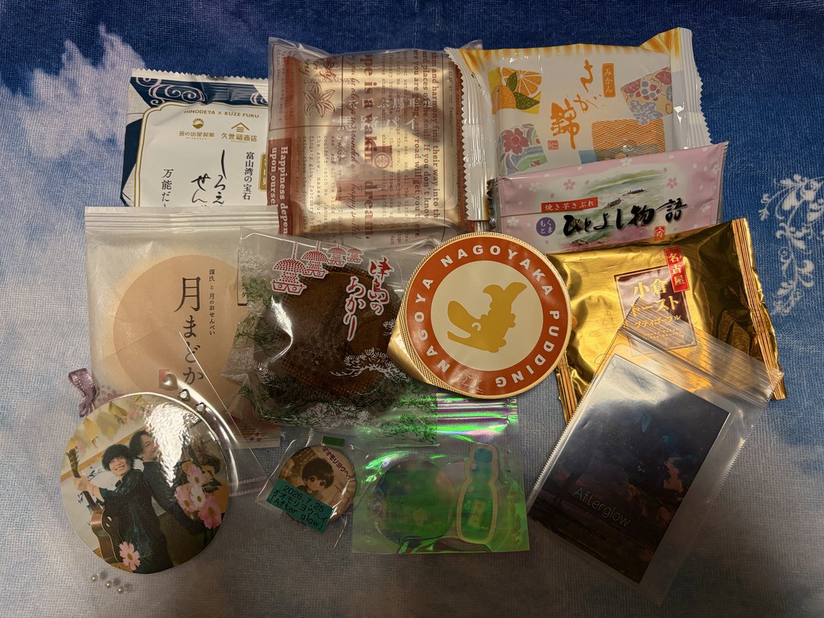 Chie__319's tweet photo. 昨日のワンマンライブでヨヘ主さん達に頂いた物✨
お会いできた皆様、ありがとうございました♪

そして、ゲットしたグッズ達😊 https://t.co/oLLxRAJ8Pt