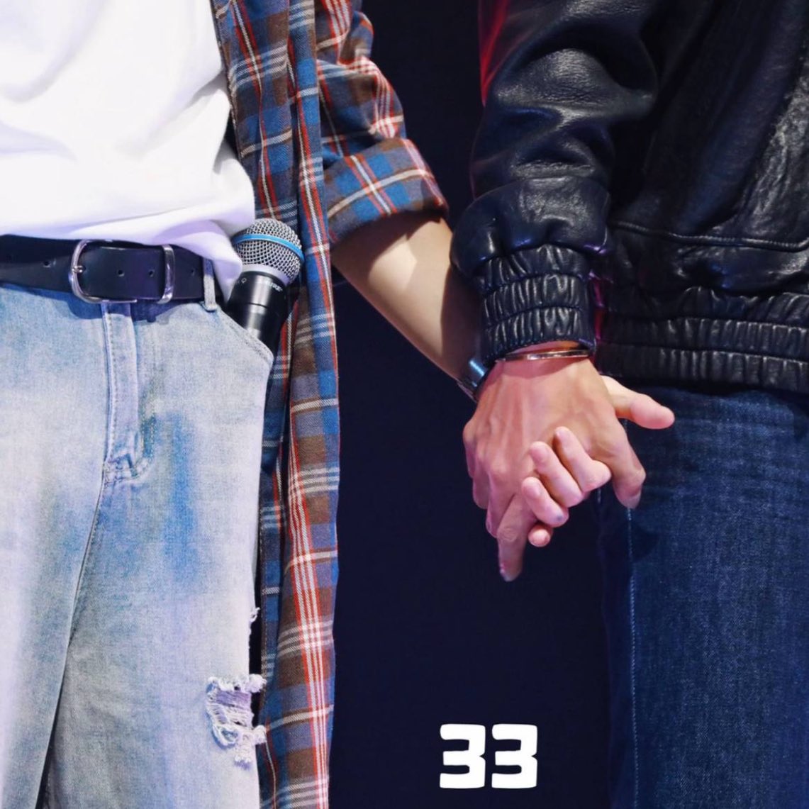 Dfsoul4you's tweet photo. jesbible, please never stop holding each other's hands. yalls look so right doing it <3 https://t.co/ktVp5VnQJH