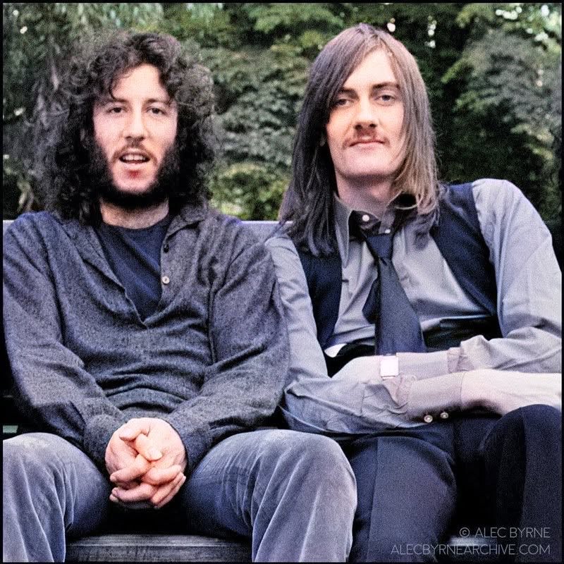 MickFleetwood's tweet photo. Remembering the brilliant Peter Green today…..GRATEFUL for the music🎼🎸🎼 we made and the incredible legacy he left behind…❤️ never forgotten. We miss you Peter.. thank you for EVERYTHING you gave to this world!!! https://t.co/sBZTLt8eM5