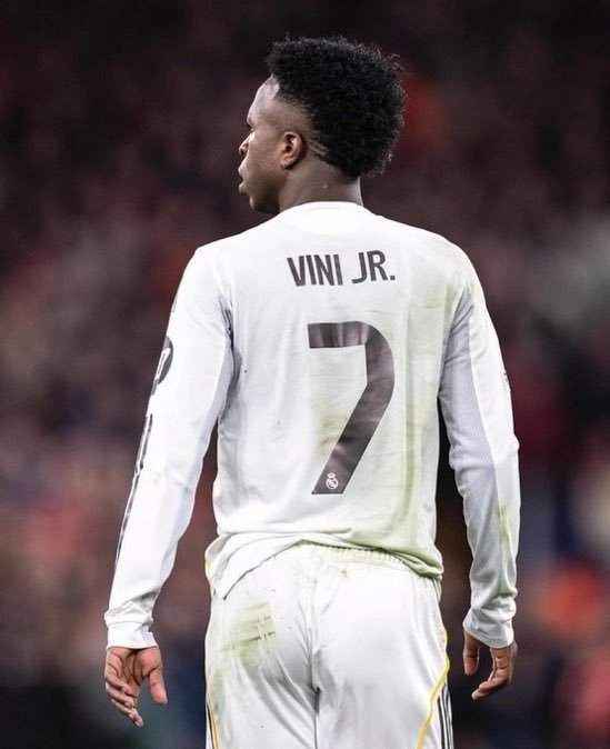 AdriRM33's tweet photo. 🚨 Real Madrid y Vinícius han programado una REUNIÓN para FINALIZAR la renovación de su contrato.

LA SITUACIÓN HA CAMBIADO.

Ahora hay PLENA CONFIANZA EN QUE RENOVARÁ.

SE VA A QUEDAR EN EL REAL MADRID 😍

{ @diarioas } https://t.co/WMdKFQr3Pj