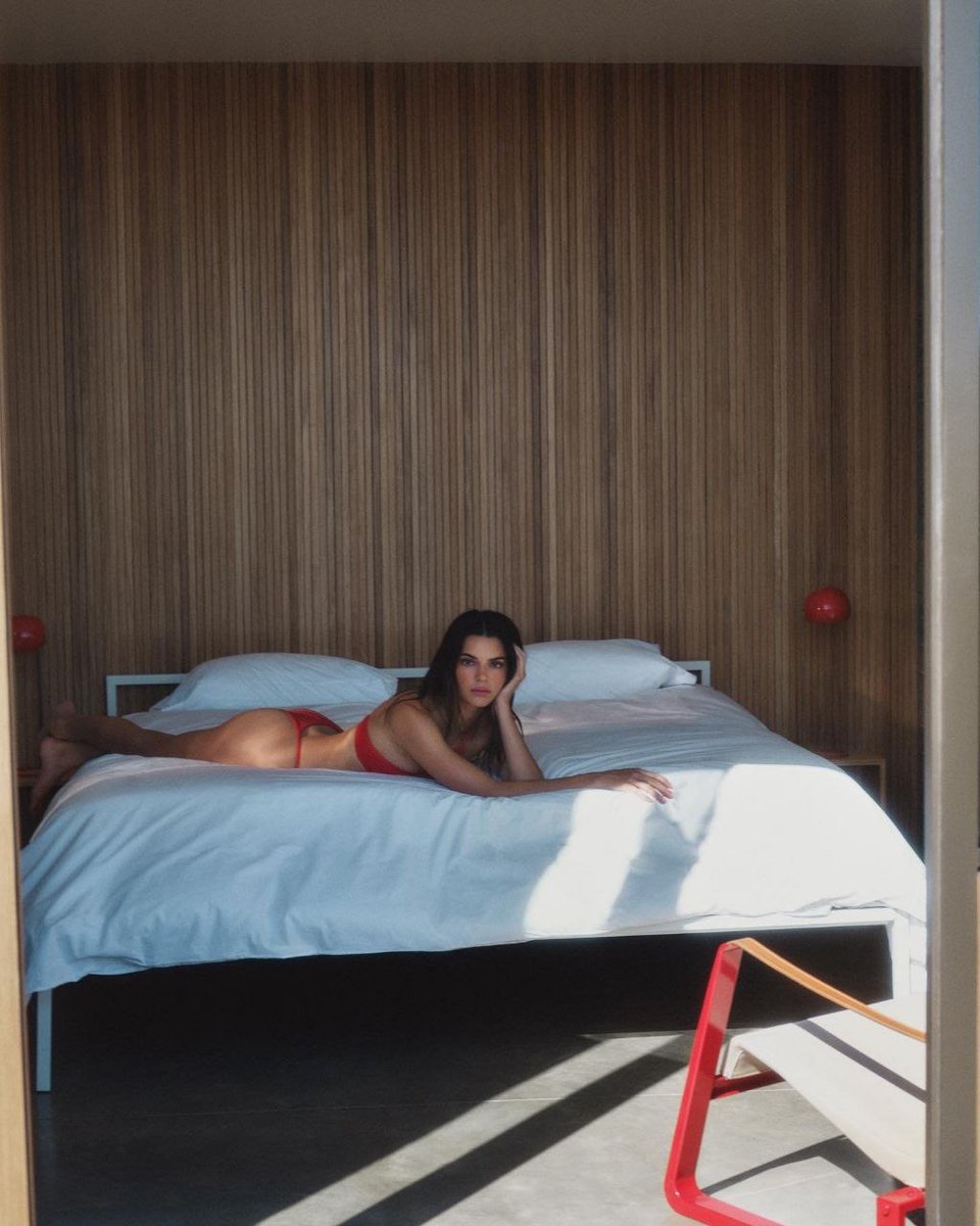J99312Jr's tweet photo. Kendall Jenner is simply phenomenal. https://t.co/IrD8BiTk1g