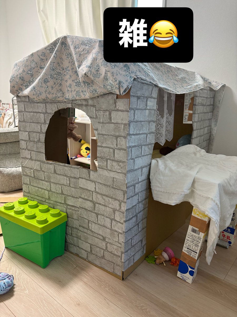 taruchin1's tweet photo. 段ボールハウス作り。リメイクシートたいぎすぎて屋根は布。地味にお金かかるな、、、 https://t.co/BrXuK0G7Yp