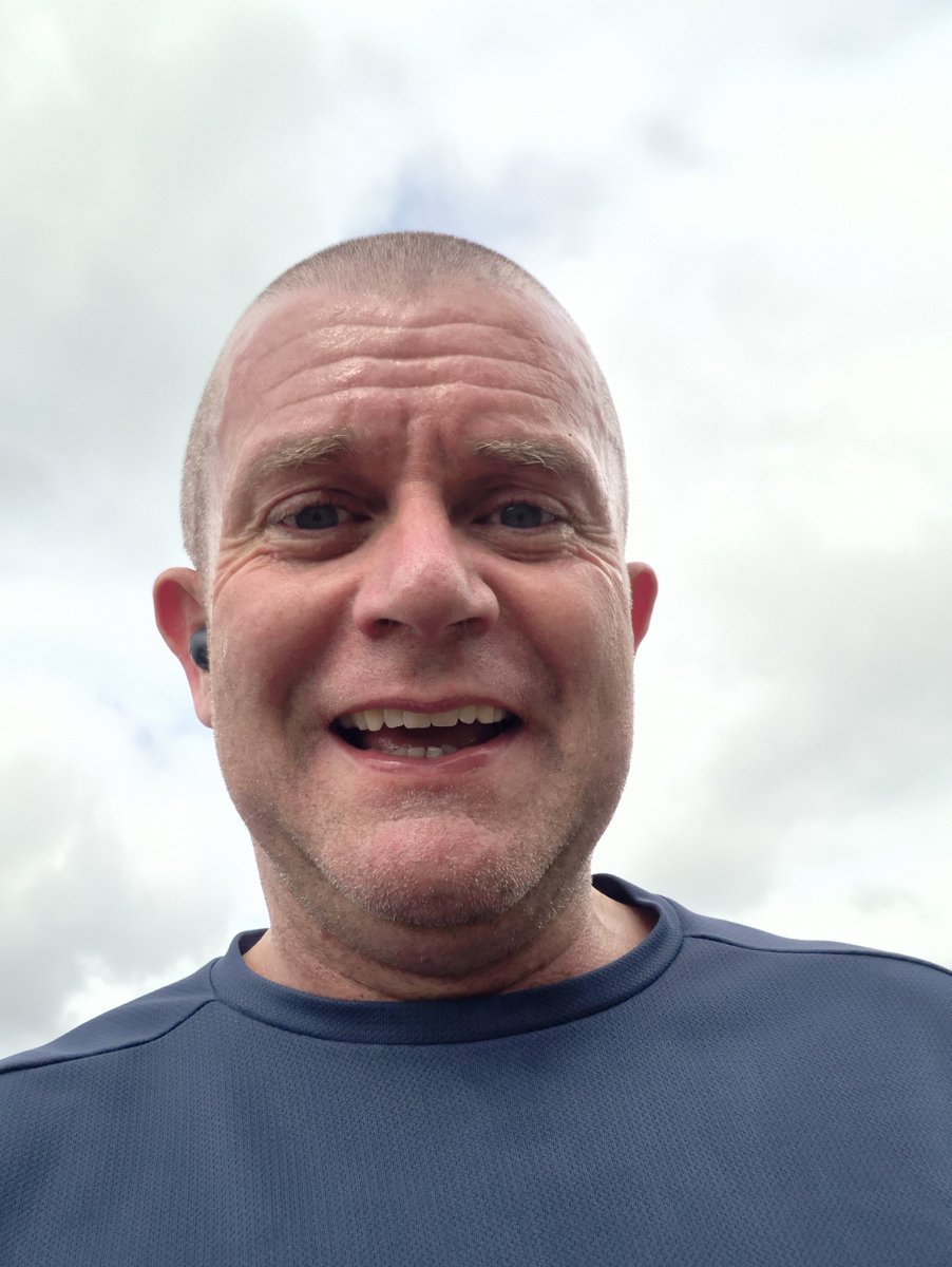 aldub1976's tweet photo. Good Morning Twitter friends from a mild but breezy Dublin town
Day 2083 and 5KMS done to finish off the week #runwithal #runhappy #runstreak
Have a great day and stay safe π https://t.co/aYk6AJ4d0f