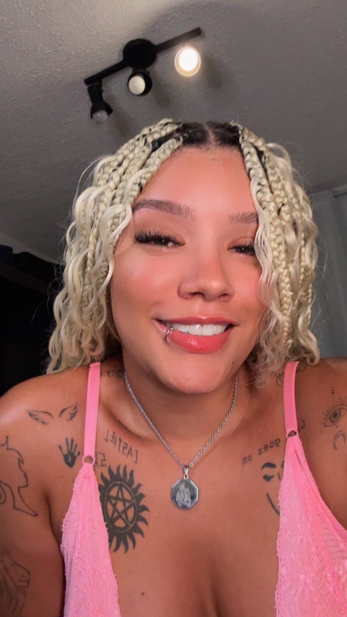 Amandahlua tweet picture