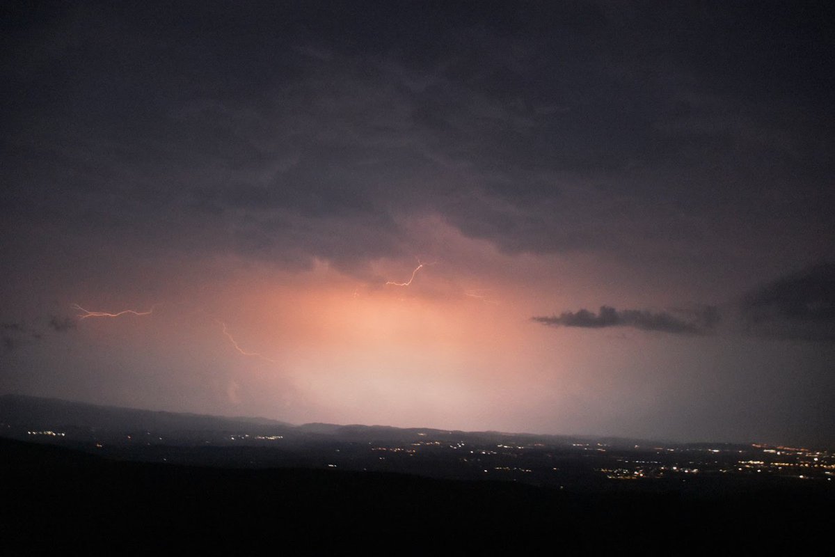 BonsEnric's tweet photo. La tempesta del litoral tarragoní vist desde el Montmell. https://t.co/xEIhivr9Cw