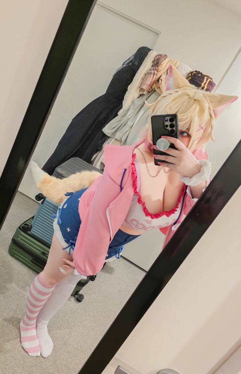 felipokeyou's tweet photo. sooooo I cosplayed Mococo a while back🫣 I was too embarassed to share it until now because of the... lore inaccuracy that I couldn't hide away this time 🫨

but with that, I've finally cosplayed all of holoAdvent!!! YAY!!!! 💙🩵🩷💜🖤 Advent love...🥺🥺🥺
#FWMCpix https://t.co/uvtJWO94ro
