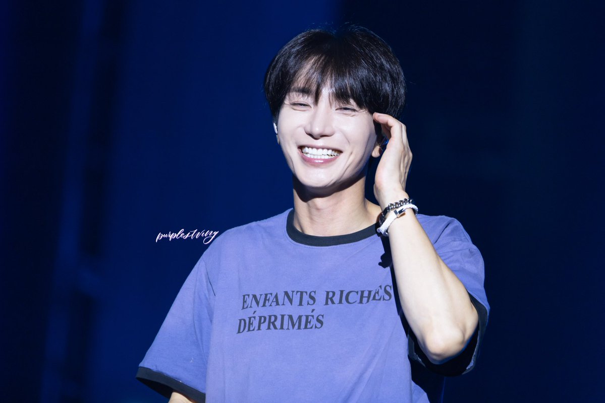 purpleSWing's tweet photo. 행복하게 계속 웃으세요..

26Jul 2o26
#83zFanconTour1983inSEOUL
#LeeTeuk
@special1004 
#83z https://t.co/42YjUdQWYp