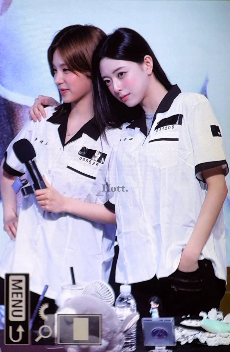 hott_yeji's tweet photo. 260726

맏막 잘어우린다!!!!!!!!

#ITZY #있지 #예지 #YEJI #옞덩봤덩
#유나 #YUNA https://t.co/ZknLxVZA3m