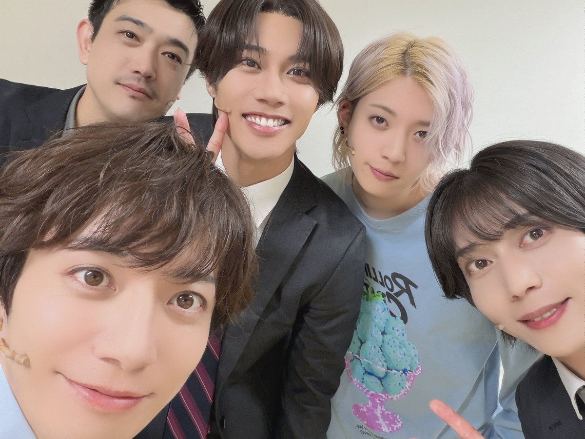 some_toshi's tweet photo. 舞台gift９日目✨
ご来場下さったみなさん、
配信でご視聴下さったみなさん、
誠にありがとうございました😊
気を付けてお帰りください☆

アフタートークも楽しんで頂けていたら嬉しいです🎁

明日はいよいよ千秋楽です！
最後まで応援宜しくお願いします！！

#舞台gift 
#舞台ギフト https://t.co/PWiNfTGcOV