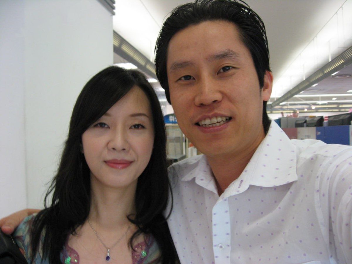 XZY8080's tweet photo. 古早素人夫妻，妻子长相酷似女星陈数，气质特殊。丈夫有岛国男演员的潜质，夫妻二人记录了大量的生活和爱情故事。40104编号 五百多部精彩的回忆点击置顶…… https://t.co/vdsaRDCLbP