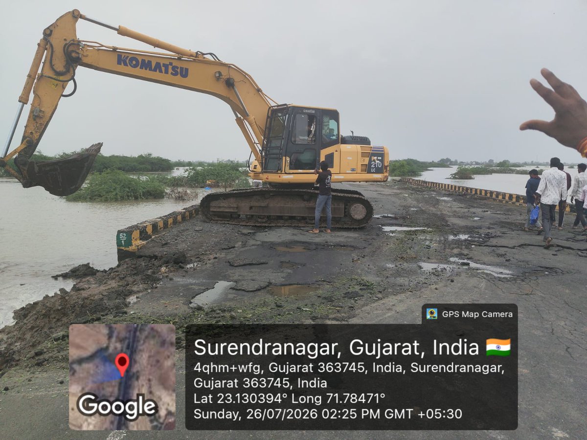 rnbsrn's tweet photo. દૂધરેજ-માલવણ-પાટડી-દસાડા-બહુચરાજી રોડ (બજાણા પાસે) ની યુદ્ધના ધોરણે રિપેરિંગ કામગીરી #RoadRepair #Monsoon2026 #SurendranagarNews #GujaratGovernment #RoadsAndBuildings #MonsoonUpdates #AdministrationInAction #RnBGujarat #RnBOnDuty #MonsoonWarriors https://t.co/xYBAkuL7j7