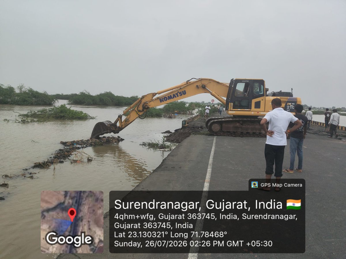 rnbsrn's tweet photo. દૂધરેજ-માલવણ-પાટડી-દસાડા-બહુચરાજી રોડ (બજાણા પાસે) ની યુદ્ધના ધોરણે રિપેરિંગ કામગીરી #RoadRepair #Monsoon2026 #SurendranagarNews #GujaratGovernment #RoadsAndBuildings #MonsoonUpdates #AdministrationInAction #RnBGujarat #RnBOnDuty #MonsoonWarriors https://t.co/xYBAkuL7j7