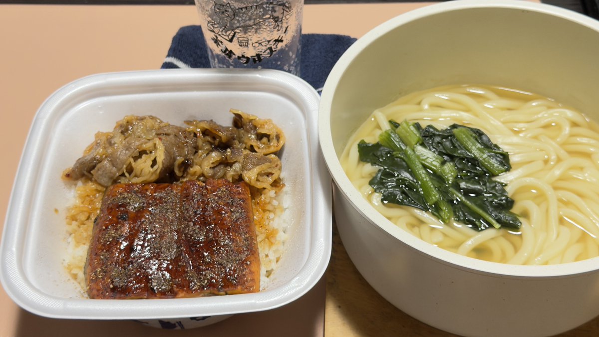 ZA_Di2's tweet photo. 今日の晩ごはん
松屋の牛カルビうな丼(大嘘)とほうれん草だけのうどんです。
 #松屋  #うな丼
 #セブンイレブン  #直火焼き牛カルビ https://t.co/61b37hm1O5