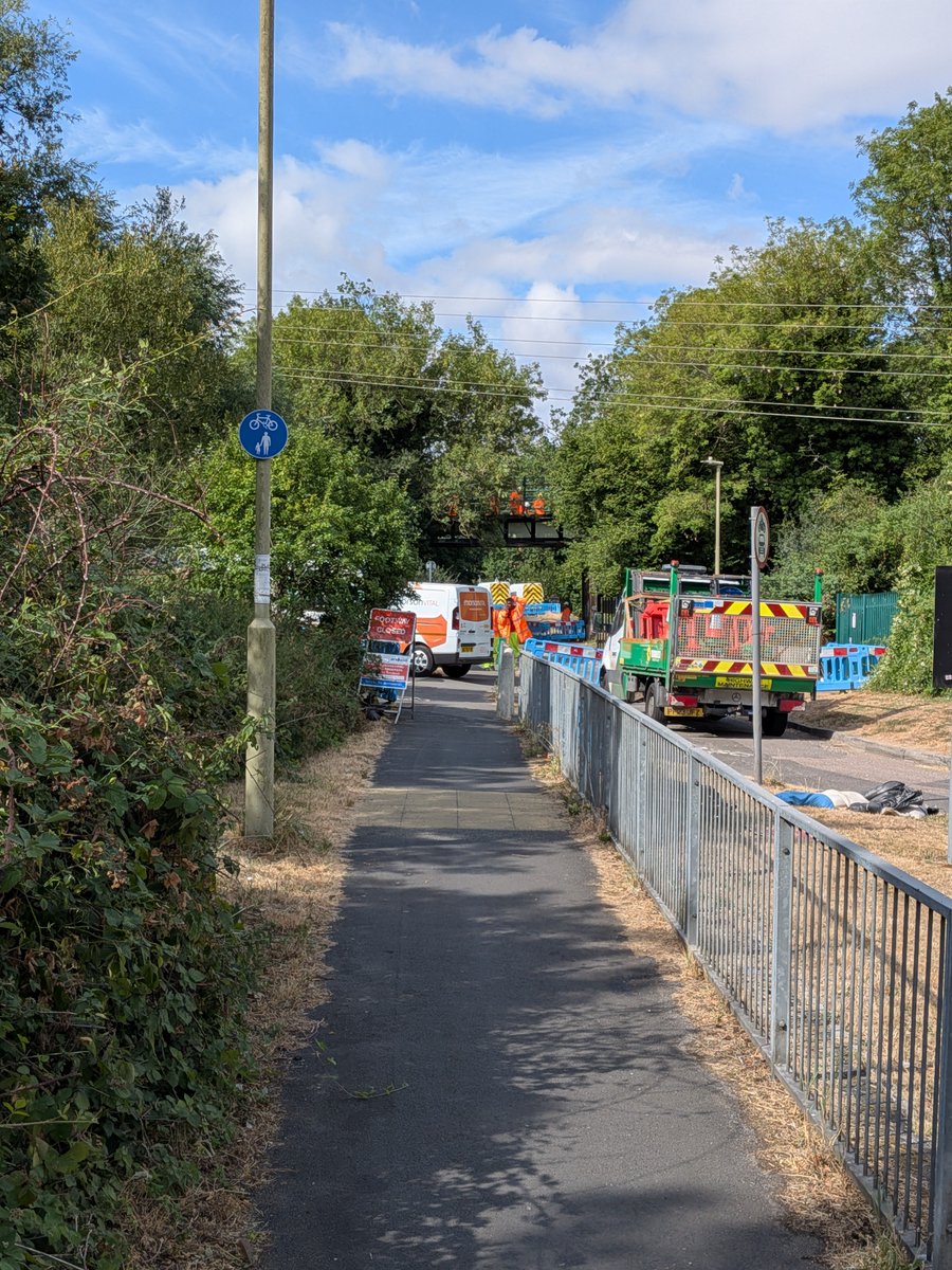 PhilTrainAsONE's tweet photo. I know I am always making excuses @TrainAsONE team 😂 but this time I had a genuine reason for adding a tad more miles to my run: footpath closure 🚫 Here's evidence from both sides 😁
#running #strava #trainasone 
Check out my run on Strava: https://t.co/ND0DtdjB2r https://t.co/HlU68MG5vG