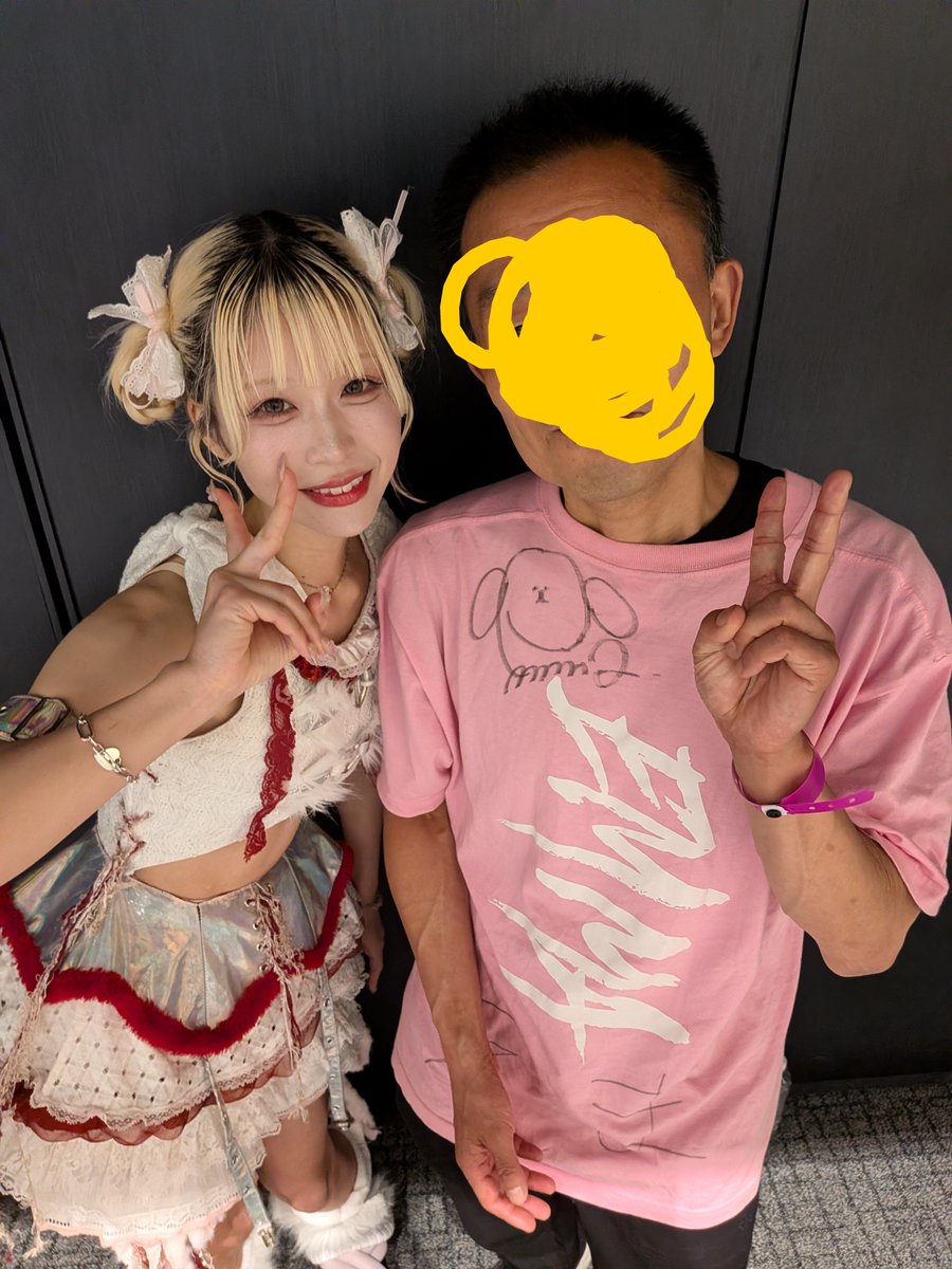 oksama115's tweet photo. EMMAちゃんの特典会応援３００回を目指すRePLAYおじさん『１９３回目』
@神田スクエア
きょうはEMMAちゃんのアイドルデビュー○○周年だと古参EMMAヲタに教えて頂き…お祝いの言葉を捧げました😋
@emma__RePLAY https://t.co/EM3Ujne8H8