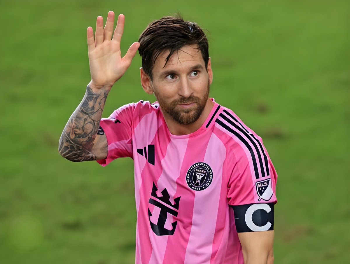 IS_Netwrk29's tweet photo. 🚨🇦🇷🇺🇸 Big News:

According to sources, Lionel Messi is expected to rejoin the Inter Miami squad before their match against Columbus on August 2.

If everything goes as planned, Lionel Messi will start the match against Columbus from the bench. [@isnwrldfootball] https://t.co/1VWiDxThr1