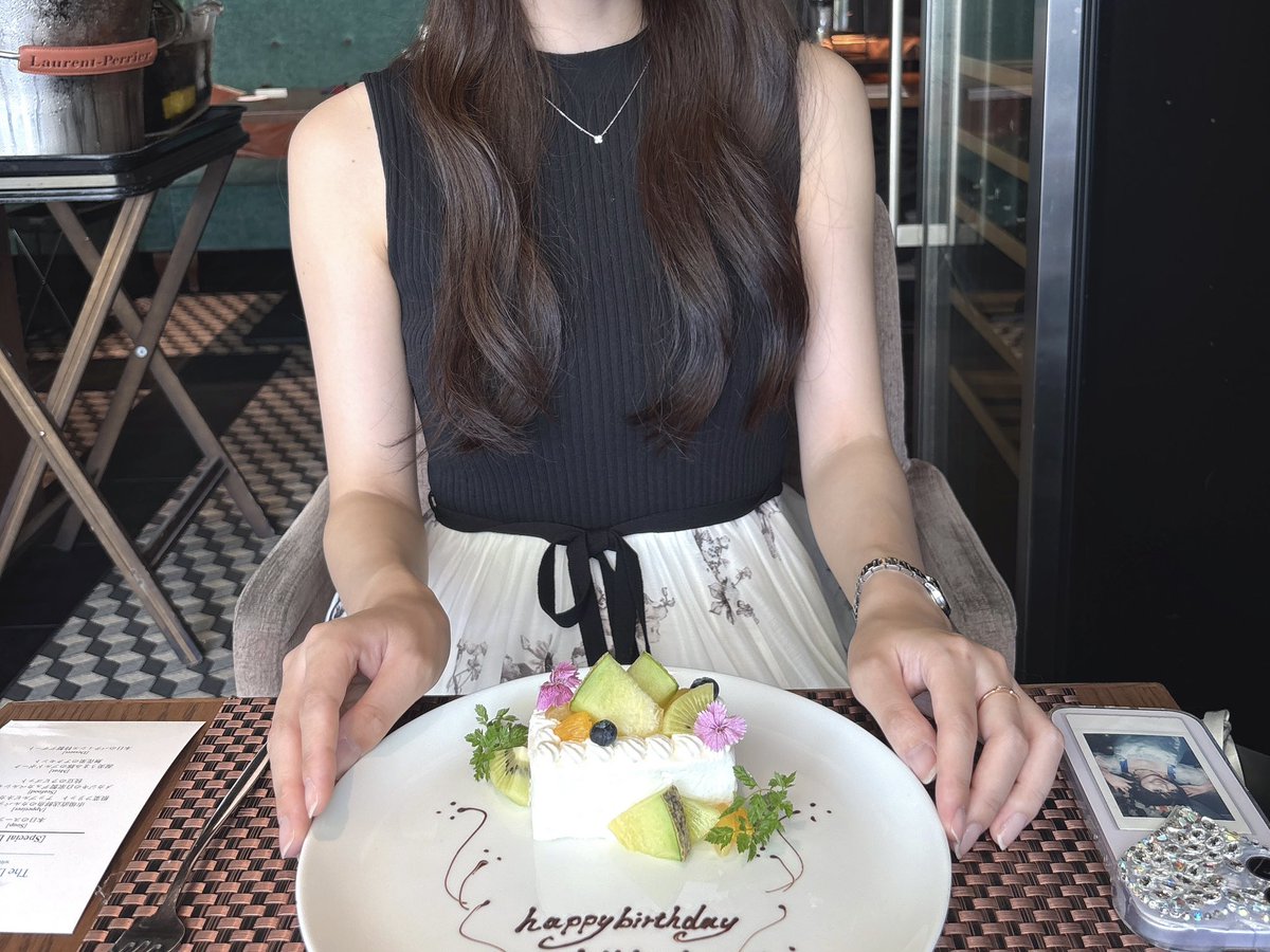 meow_mucha's tweet photo. 誕生日💐🤍 https://t.co/LKRSDwBcd7