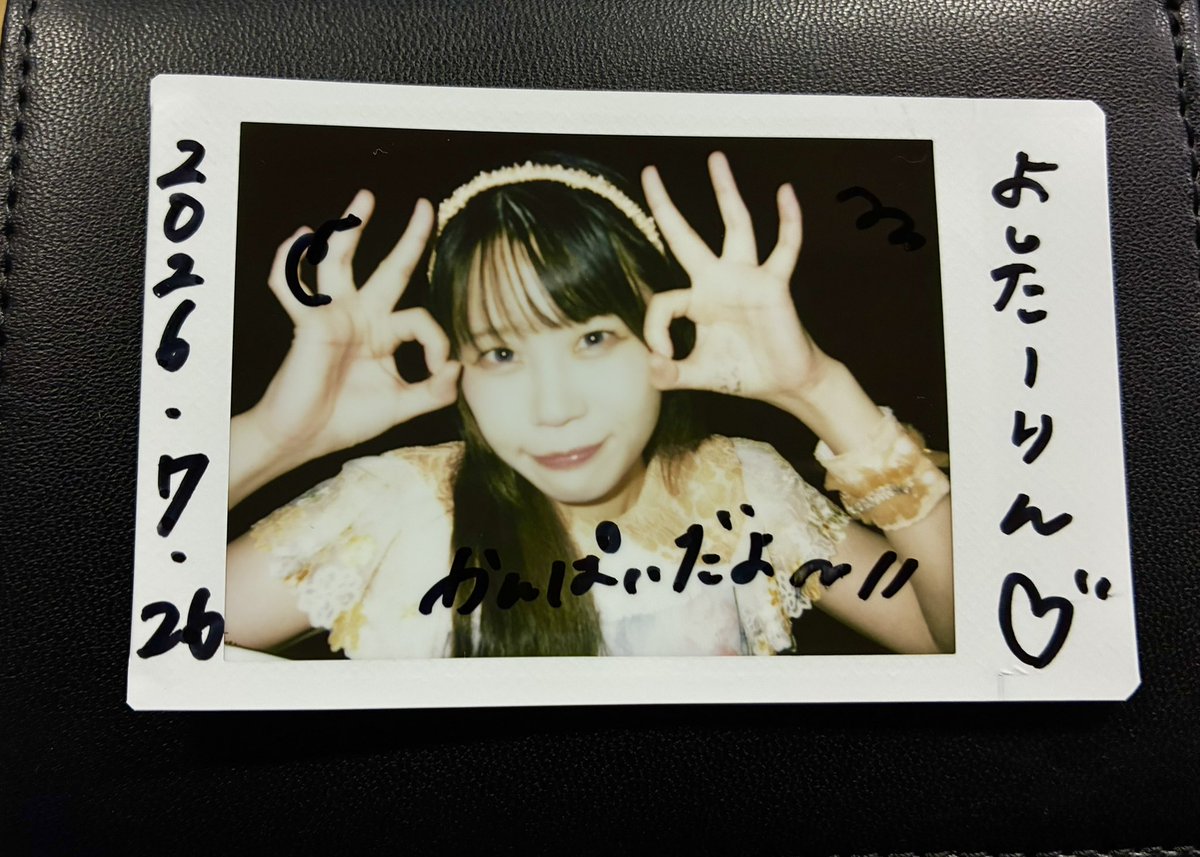 yoshitarlin's tweet photo. MAVERICK Kolokol
3ライブぶりに会えてハピ
2日酔いなので大人しく見てたけど４人の唄声は沁みるぜ

推しメンステージ上から笑顔で乾杯してきてかわいいかった！
藤本さき、、おもしれー女
#ちゃんさきとハピにょん https://t.co/U9oQtTIJjw
