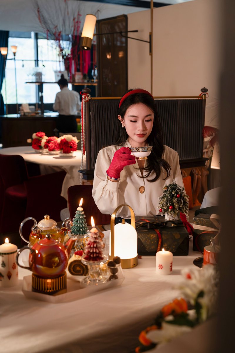 CelesteReb81144's tweet photo. Chilly December days call for warm holiday cheer—may your cocoa be extra sweet and your moments even sweeter.  #HolidayVibes https://t.co/4IwJtyod8j