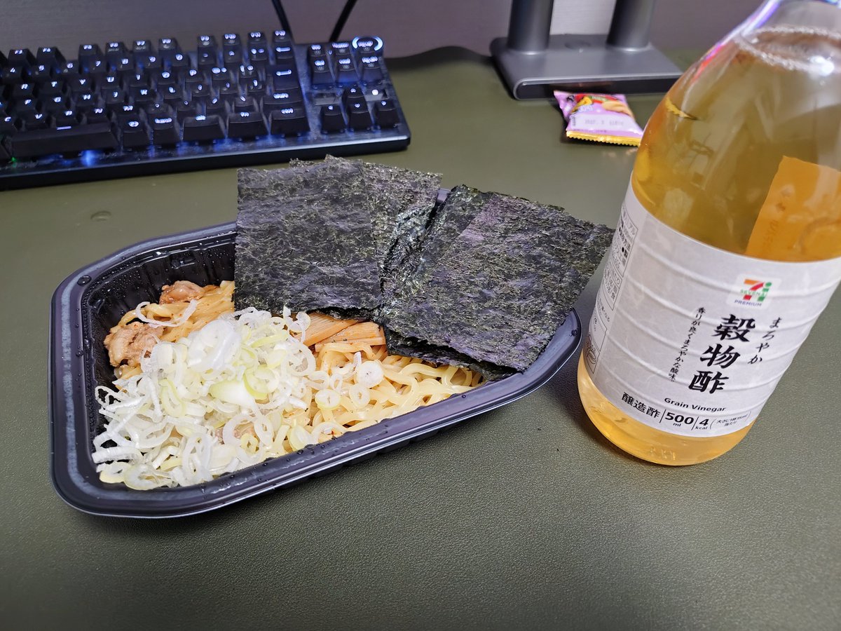 MaraweiKarai's tweet photo. 前回言ってたセブンの冷凍油そば w/negi3 nori3 su https://t.co/9tBMONFW5e