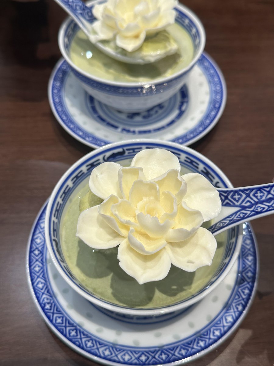 kaerooing's tweet photo. Sharing my latest snack find – crispy matcha rice crackers! Perfectly balanced umami, not too sweet. Tag a friend who needs this in their life ， https://t.co/EevcGL39jh