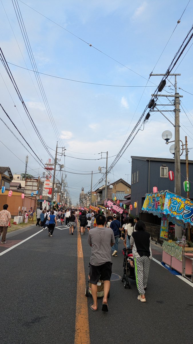 kitiden0's tweet photo. 祭りー
急に土砂降りになったから焼肉食い行ってそのまま帰宅 https://t.co/KHXyYUSPZp
