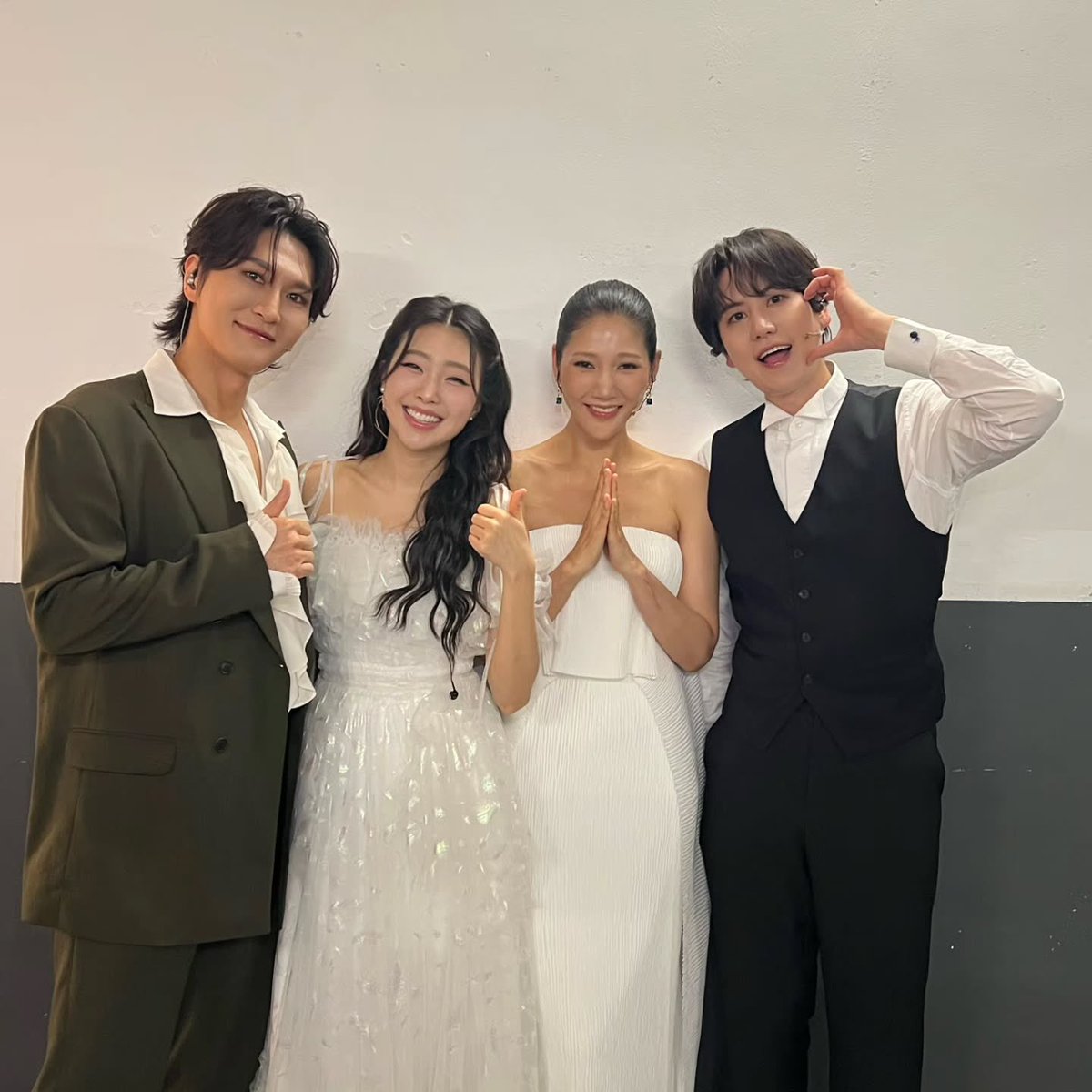 ooneunn's tweet photo. 은태 선배 옆에서 꽃처럼 웃는 봄솔 후배....너무 좋음 https://t.co/sJdNKuVF7r
