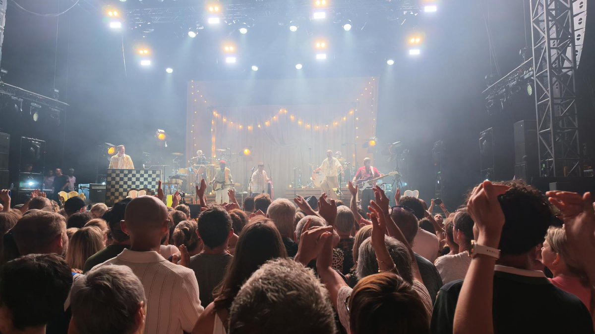 f3normandie's tweet photo. 🎸🎶 Le festival des Grandes Marées se tient à Jullouville, dans la Manche, du 18 au 26 juillet. Samedi, Christophe Maé a rassemblé près de 4 000 visiteurs ! Les concerts d'Electro Deluxe, Superfunk, Violet Indigo et Palladium ont tous affiché complet. 📷 Retour en images. ✨ https://t.co/5nZokdV7wC