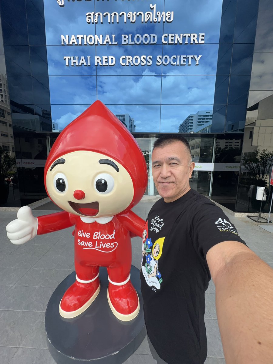 jp_bangkok's tweet photo. 今日は3ヶ月振りに元気に献血行ってきました。
年間に3回以上献血するともらえる特製Tシャツもらいました。
#バンコク
#日本人宿
#ゲストハウス
#タイ
#クラウドファンディング
#献血 https://t.co/wRIStGnyXU