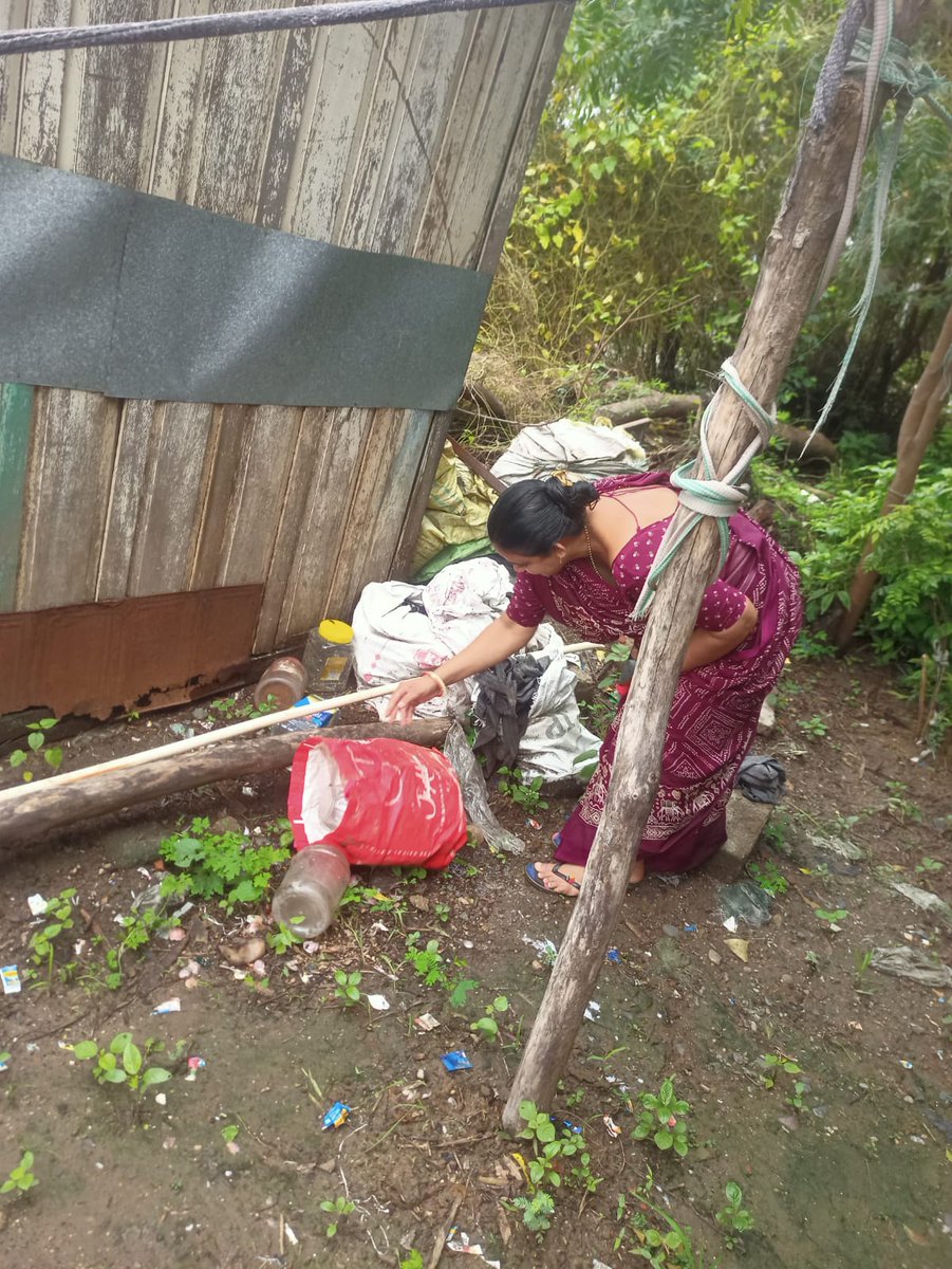 Cdho_Vadodara's tweet photo. આજ રોજ કરજણ તાલુકાના આ.આ.કેન્દ્ર માંગલેજના આરોગ્ય સ્ટાફ દ્વારા આઉટરીચ ઓ.પી.ડીમાં જરૂરી તપાસ અને ગામમાં ક્લોરીનેશન અને એન્ટીલારવા એક્ટિવિટી, હાઉસ ટુ હાઉસ સર્વે તેમજ રોગચાળા વિશે જરૂરી જાણકારી આપવામાં આવેલ.
@ddo_vadodara @HealthDeptGuj https://t.co/RDUccWMTPT