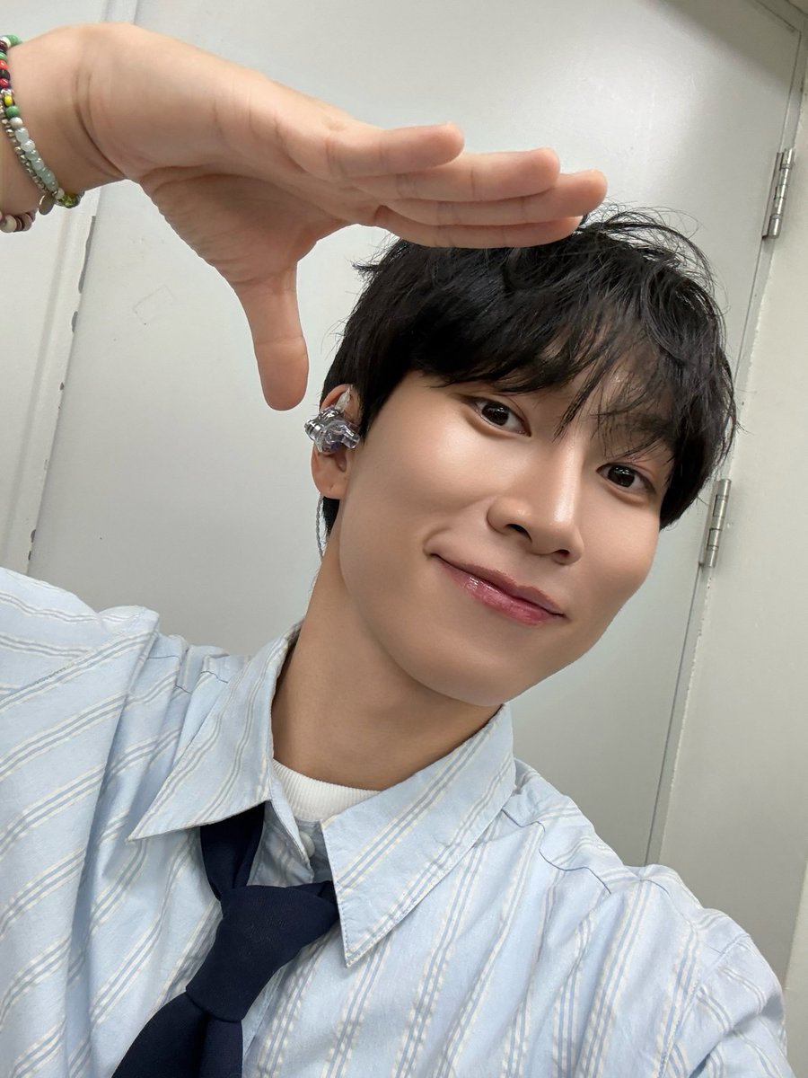 21ttyottyukk's tweet photo. 성격 좋고 성실하고 유쾌해서 학생들한테 인기 많았던 교생 선생님
실습 끝나는 날에 학생들이 우르르 인스타 아이디 받아갔는데
맞팔하고보니 스토리에 남자친구로 추정되시는 분이랑 찍은 이상한 사진만 자꾸 올라와서 별명이 첫사랑 브레이커였다는 https://t.co/bfKQEgMf4L