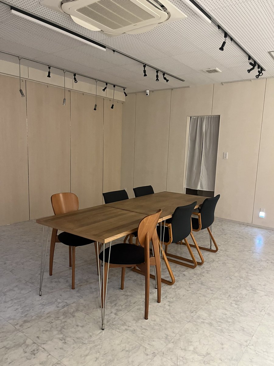 koi_exhibit's tweet photo. 二度目の『恋』展、無事終了いたしました。
ご来場いただいたお客様、SNS等で応援してくださった皆様、参加作家一同、感謝の気持ちでいっぱいです。
心より御礼申し上げます。

通販は8/20までありますので、引き続きよろしくお願いいたします😸
#恋展2026 https://t.co/SEvPSVLp6d