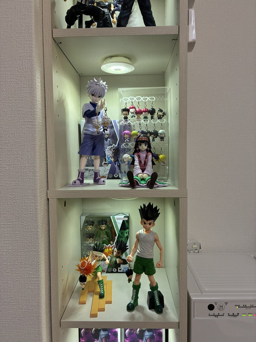 otoshiteCLENA's tweet photo. クレゲを始めたきっかけでもあるフィギュア棚✨好きな作品が丸わかりですよね

この子達を取りたくてクレゲを練習しまくりました
まだまだ取るぞ🔥

 #幽遊白書
 #HUNTERHUNTER https://t.co/DKWWEE59is