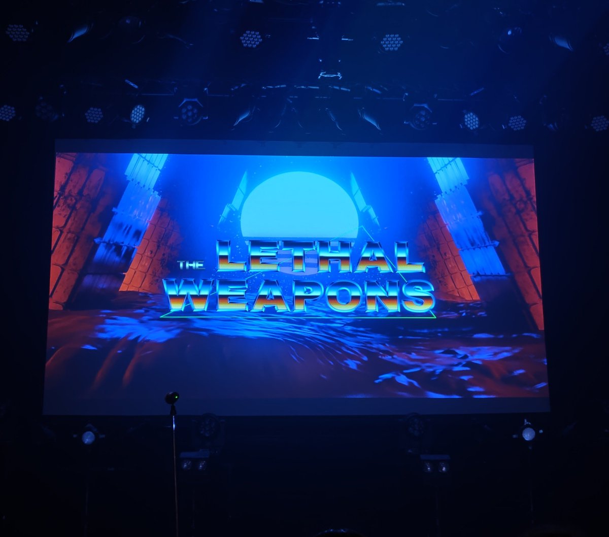 mask_36's tweet photo. ザ・リーサルウェポンズのライブへ
行ってきましたー
久々のツイン怒号システム
めちゃくちゃ叫んだ
たのしかったーーー
良い気分転換になりました
明日の通勤はポンズで決定です🤩 https://t.co/1KetKAKeuH