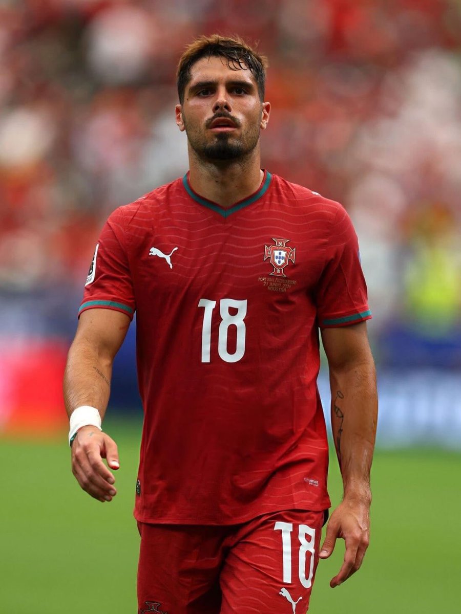 GodSaveZIatan's tweet photo. خياراتنا للجناح، أتمنى تكون كالتالي
1- لويس دياز
2- إليمان نداي
3- بيدرو نيتو
4- أماد ديالو

أما إسماعيلا سار، فما أتمنى التعاقد معه. أحس الهلال يحتاج جناح خط أكثر من نوعيته في الثلث الهجومي.
والله يوفق هلالنا، يا رب. 💙 https://t.co/ssA8OHP9sT