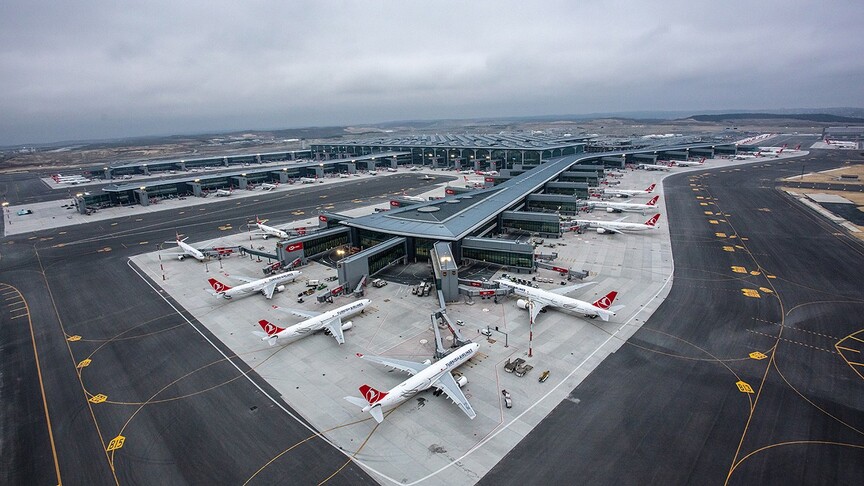 aa_finans's tweet photo. 🛫Türkiye bu yıl hava yoluyla 259 milyona yakın yolcu taşımayı hedefliyor...

✈️ Ulaştırma ve Altyapı Bakanlığı Devlet Hava Meydanları İşletmesinin revize edilen raporuna göre, uçak trafiğinin bu yıl 2,5 milyonu geçmesi bekleniyor.

 🛬 Geçen yıl 5 milyon 384 bin tona yaklaşan yük hareketinin ise bu yıl 5 milyon 431 bin tonu bulacağı tahmin ediliyor.

https://t.co/pZTkzlocWQ