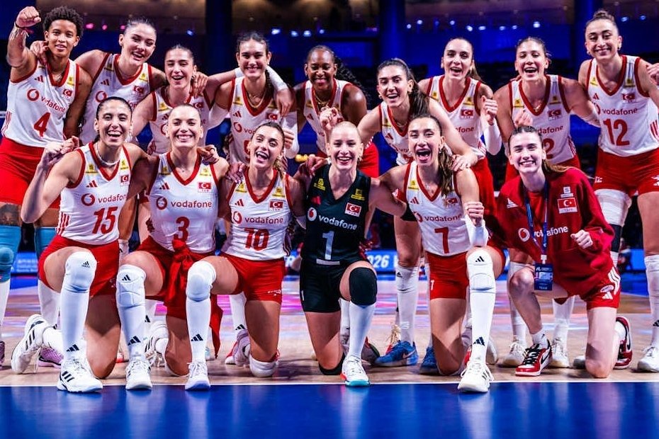 gibbybaris's tweet photo. 🇹🇷 Filenin Sultanları İlk 6 x Brezilya

Elif - Vargas
İlkin - Hande
Zehra - Jack
Gizem

📺 14.30 x TRT 1 &amp; S Sport &amp; VBTV https://t.co/rEPRCFqP0a