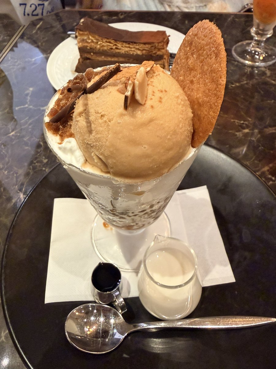 kina2250's tweet photo. 2年任期のマンションの理事が終わりななこちゃんとラフォーレ行ってご飯食べてきた！
熱気すごかったけど面白かった

そしてやらかした(ラフォーレではない https://t.co/C2nYwHNCv6